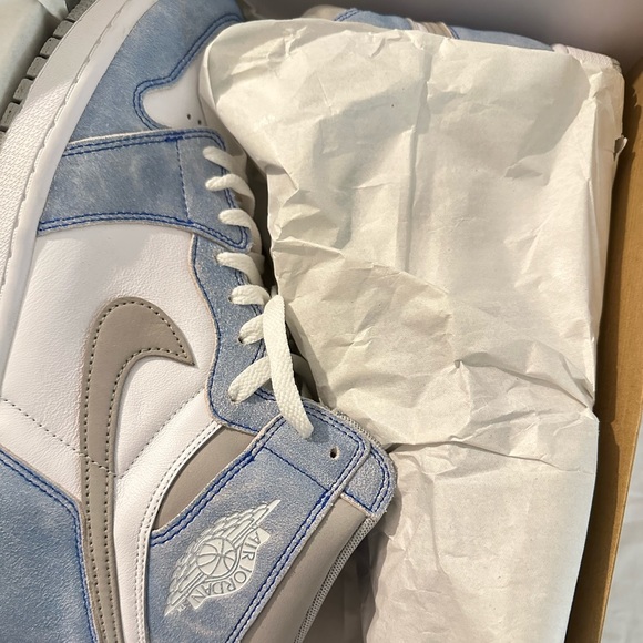 Authentic Air Jordan 1 Retro High OG GS - Picture 10 of 16